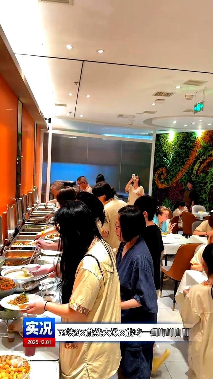 现在这实体店也开始“卷”起来了，而且一出手就是王炸
听包头的朋友说，当地一家号称