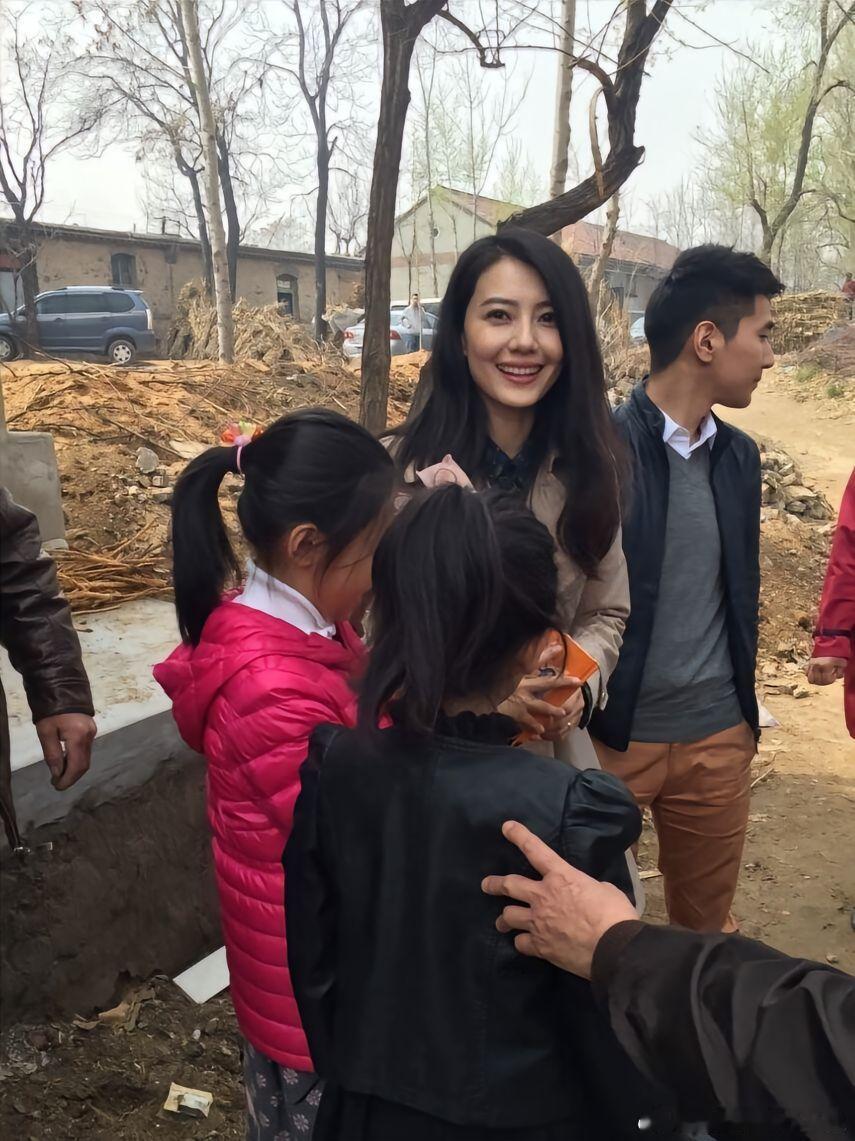 我是真的感觉赵又廷和高圆圆属于圈内模范夫妻，他们俩感情真的太恩爱了。哪怕是悄然遇