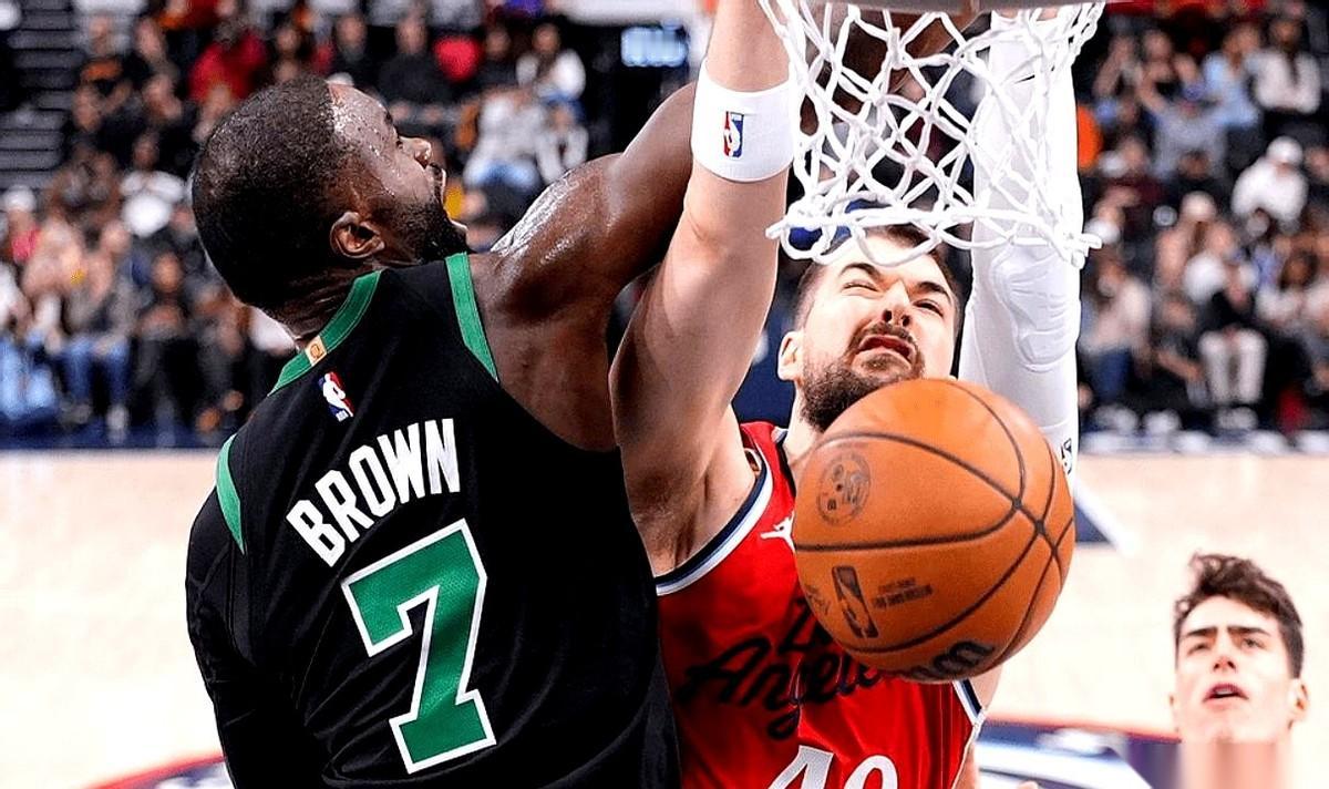 有人给快船递了张条子，上面的计划堪称疯狂：把压箱底的筹码全砸出去，梭哈安东尼·戴