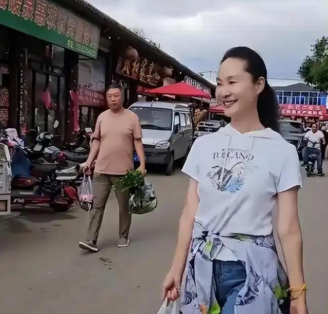 现在的于文华，长期定居在河北唐山农村生活。她在2013年就做了规划，直接变卖了北