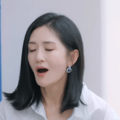谢娜和张慧雯约定三年拿影后张慧雯做客《娜就聊姐姐》，相约三年内拿影后🏆让娜姐和