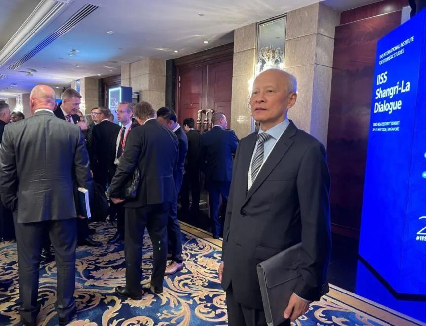 香格里拉对话会正在越来越远离其初衷。今年的会场上，不仅有多国代表离场，美国方面更