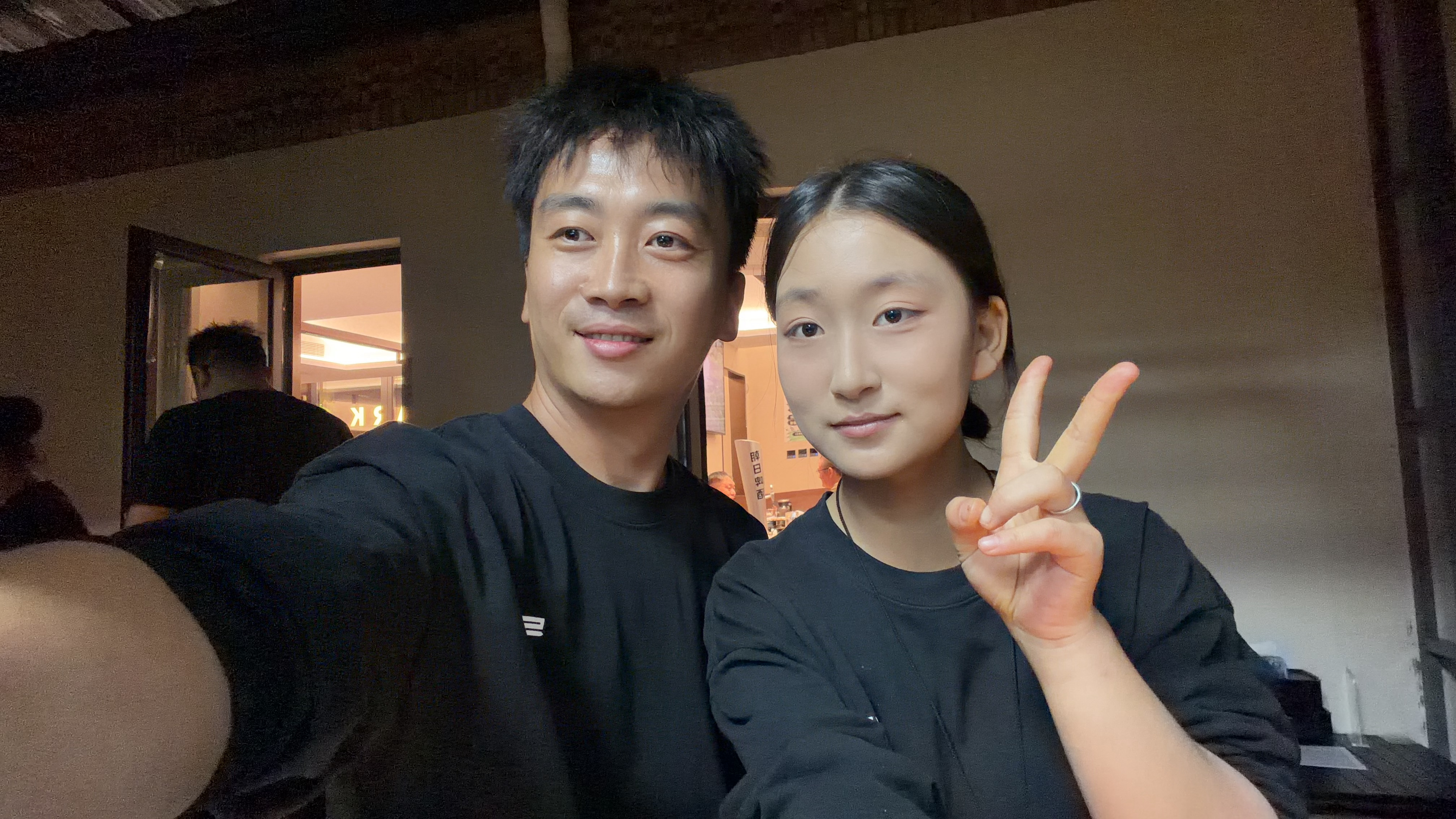 07年的去野烤串 服务员小妹儿一直盯着我，不让我偷酒喝我都忙一晚上了刚刚不用排队