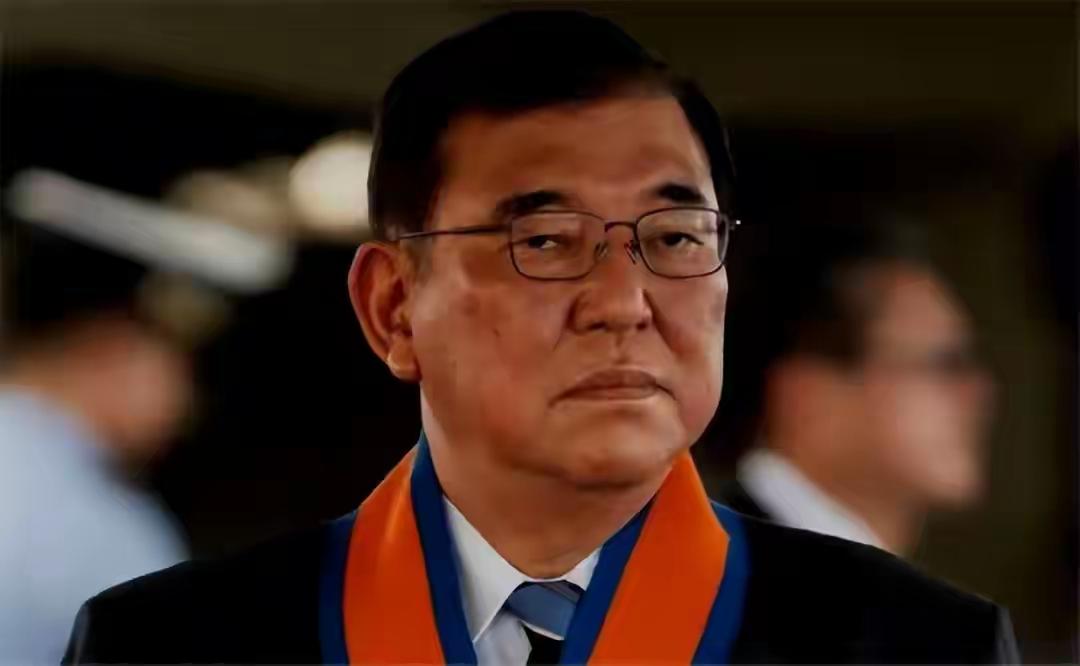 石破茂这招“自曝家丑”实属无奈！面对高市早苗这类右翼激进派，他索性揭开历史伤疤！