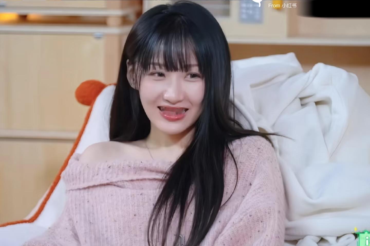 恋爱兄妹韩版的允荷和中国版的苏苏好像[doge]造型相似，不知道是不是要走相同的