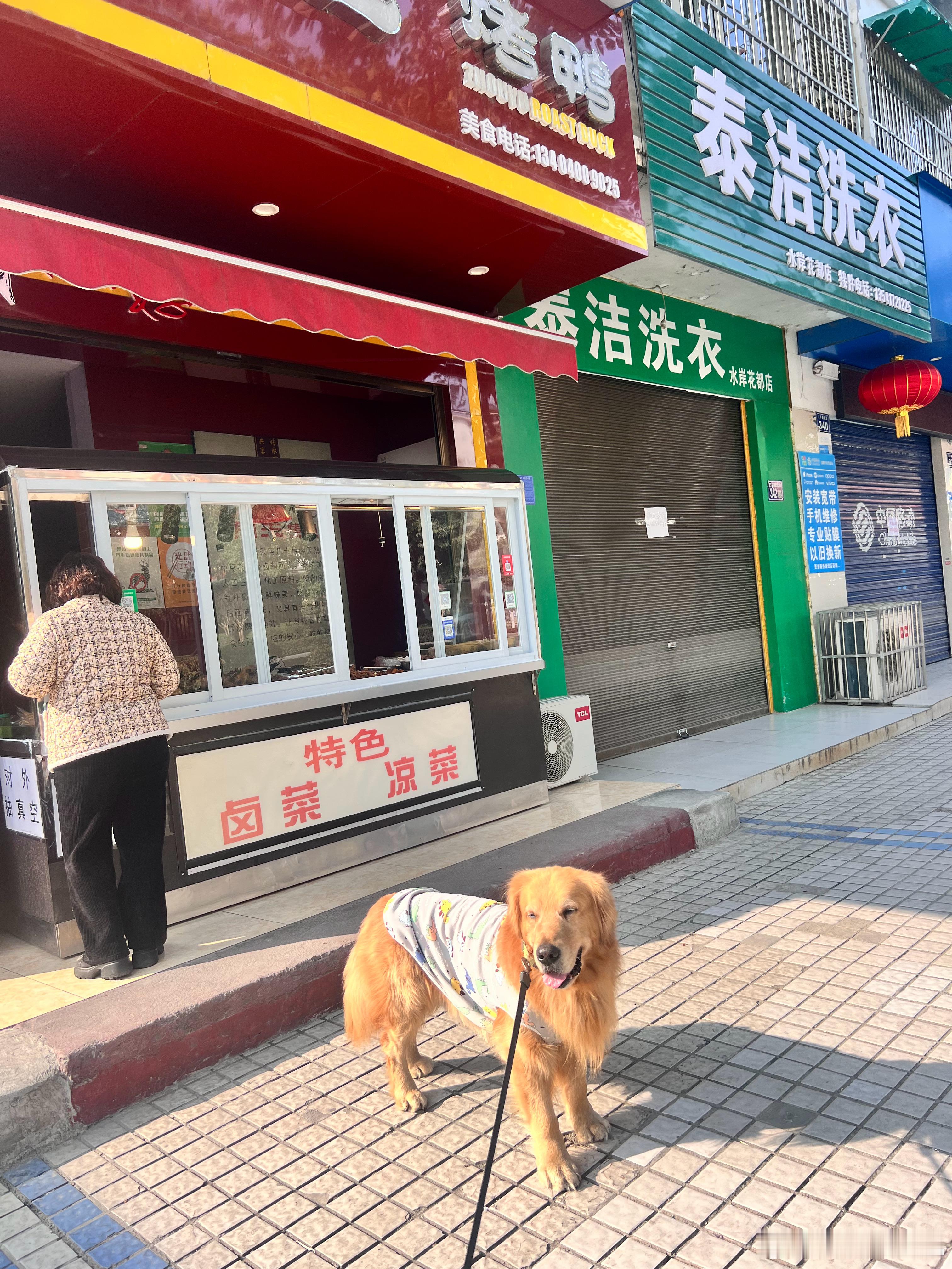 我在江油，我想吃烤鸭，我姥姥不买给我。有人请我吃一口吗[doge]  ​​​