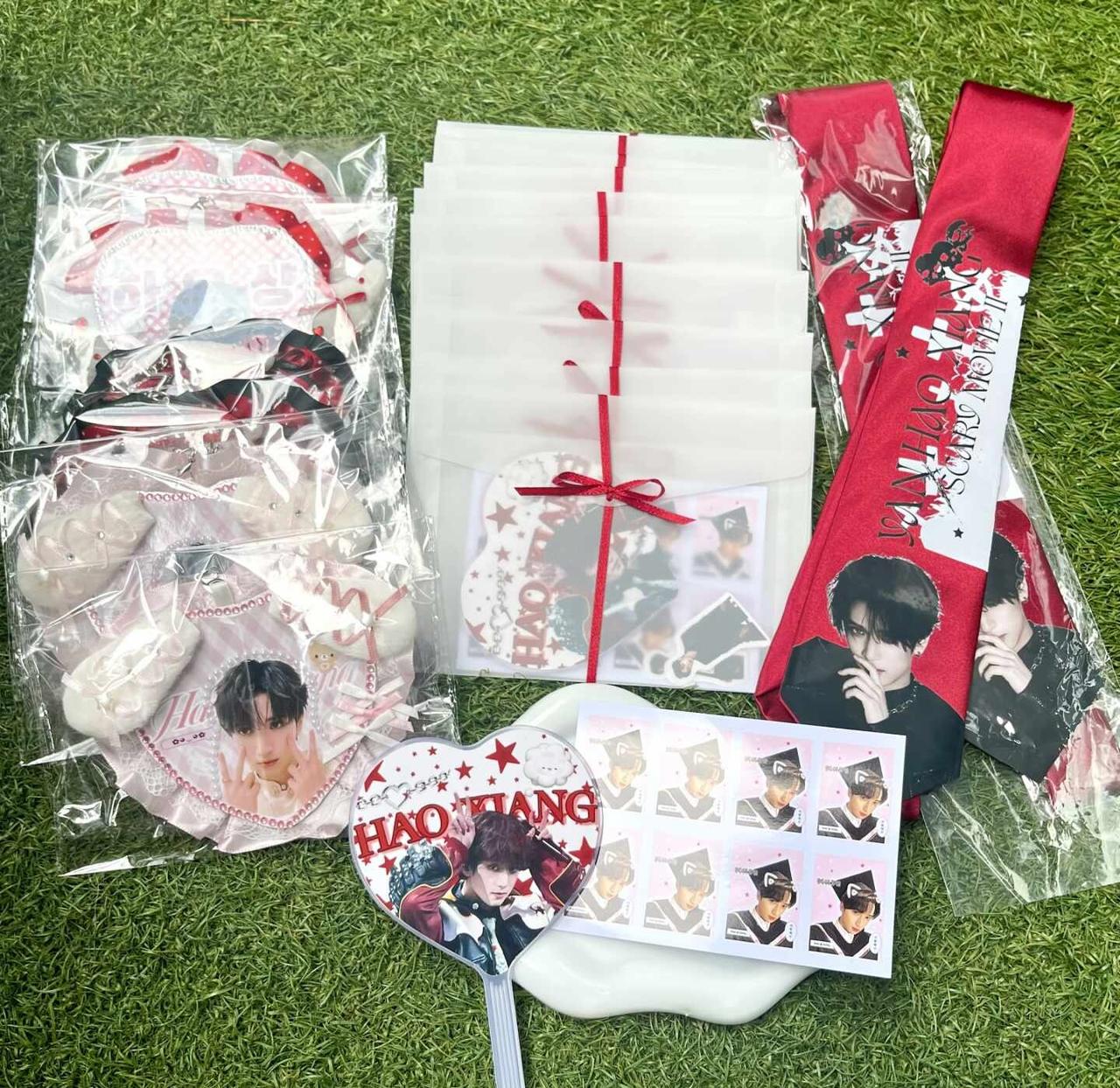 暑假物料驾到‼️‼️
信封@35份
✔️小王扇
✔️证件照
领带！@30条
包挂