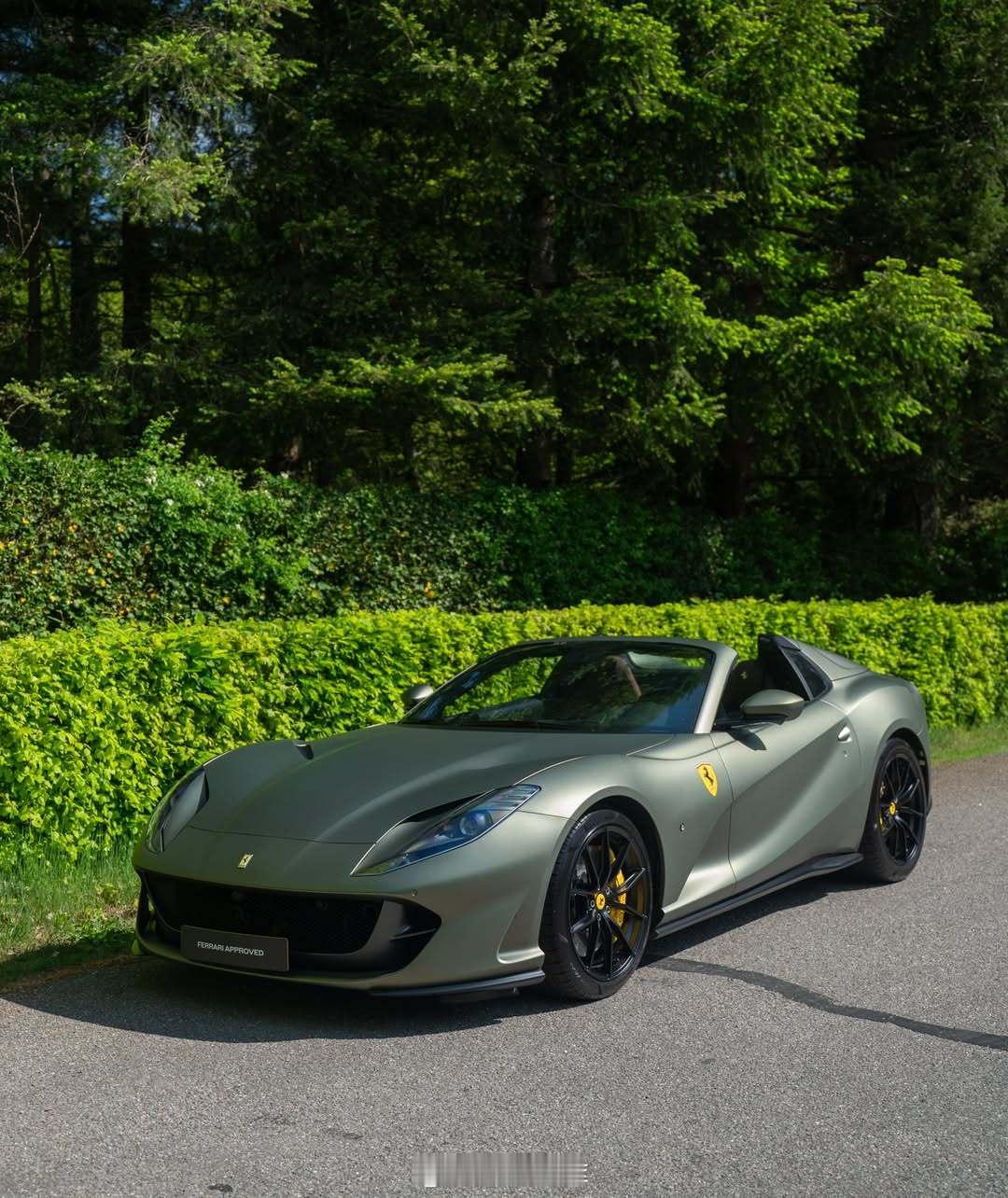 Ferrari 812 GTS哑光绿车漆 巧克力色内饰 ​​​