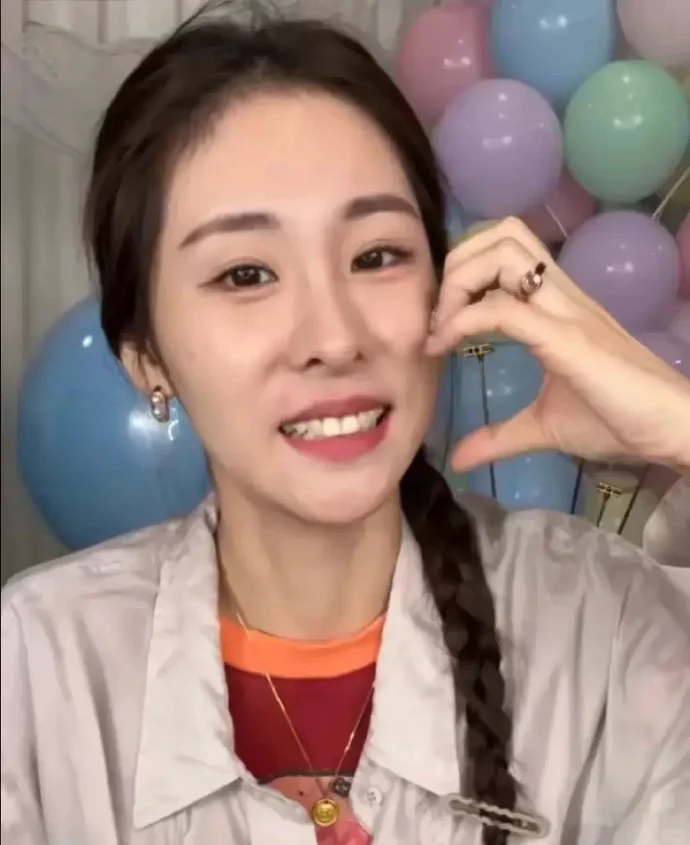 35岁张碧晨，这素颜状态可以啊！