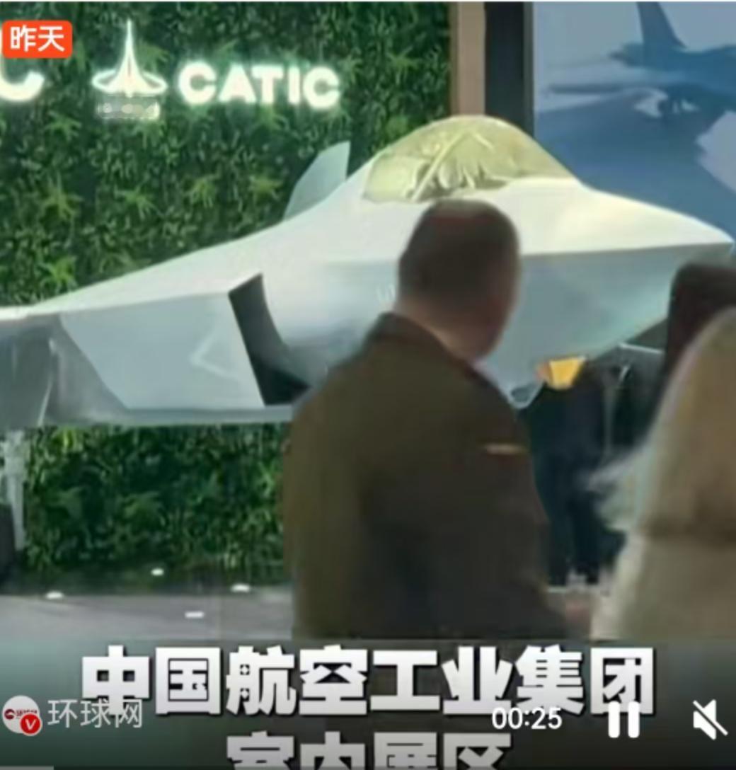 第十届新加坡航展的现场，中国航空工业带来的“硬菜”让不少国际观众驻足流连。在这场