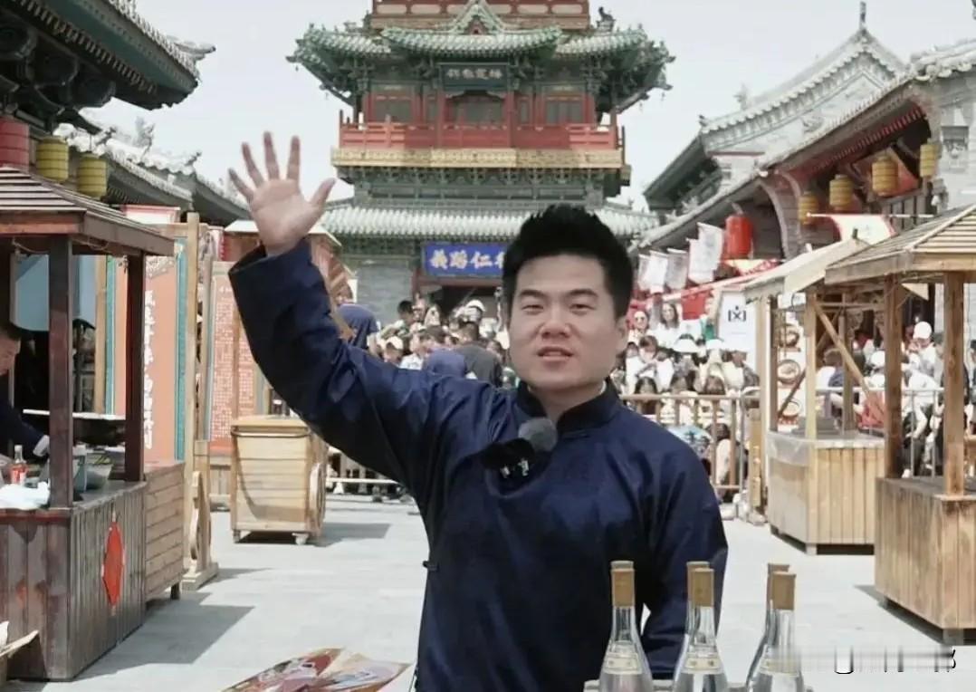 网红董宇辉不要过度去神化了，有些网红其实他就是一个卖货的，无论说的再好，他的目的