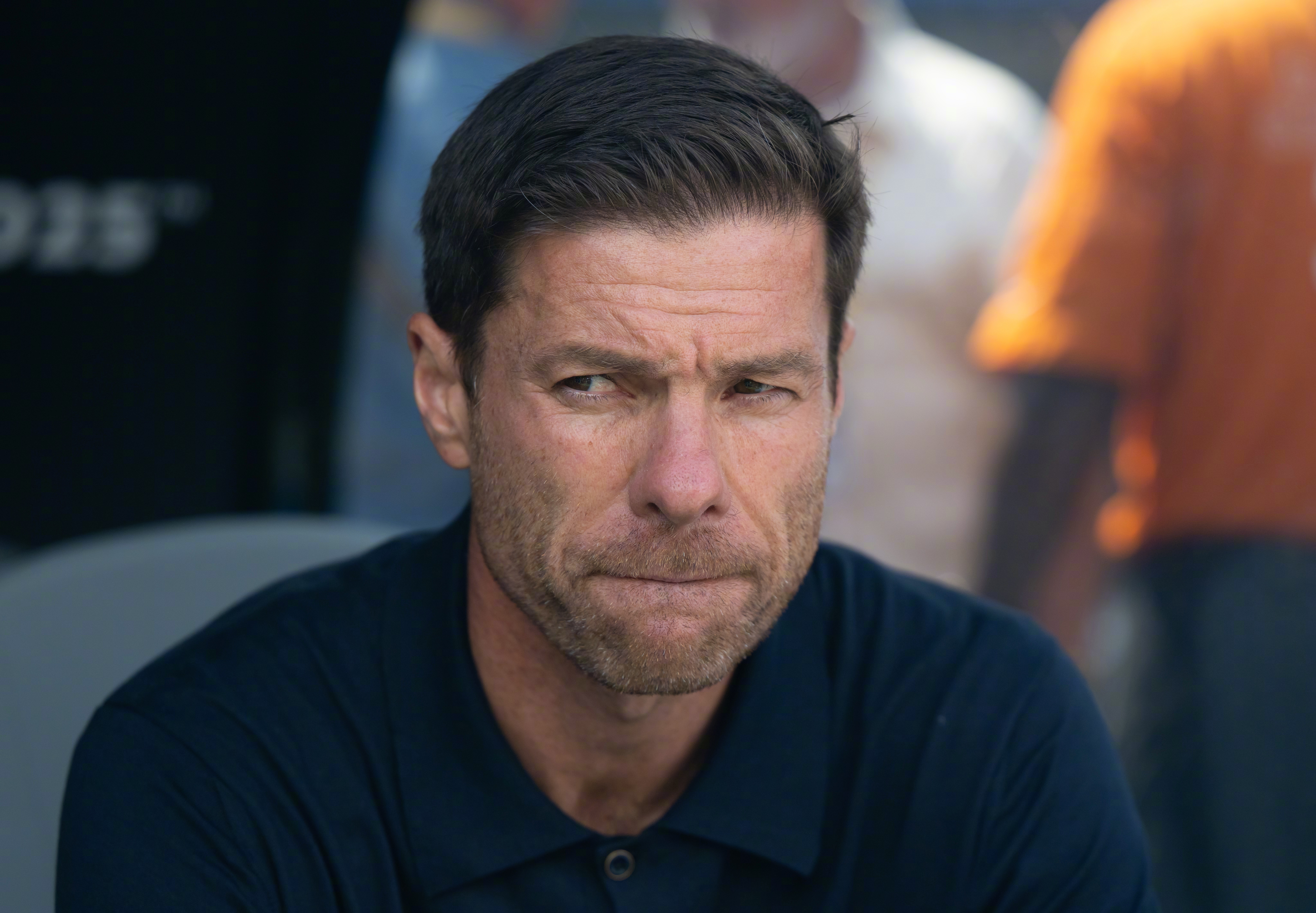 皇马深夜紧急磋商阿隆索去留据西班牙媒体《世界报》报道，在球队0-2负于塞尔塔赛后