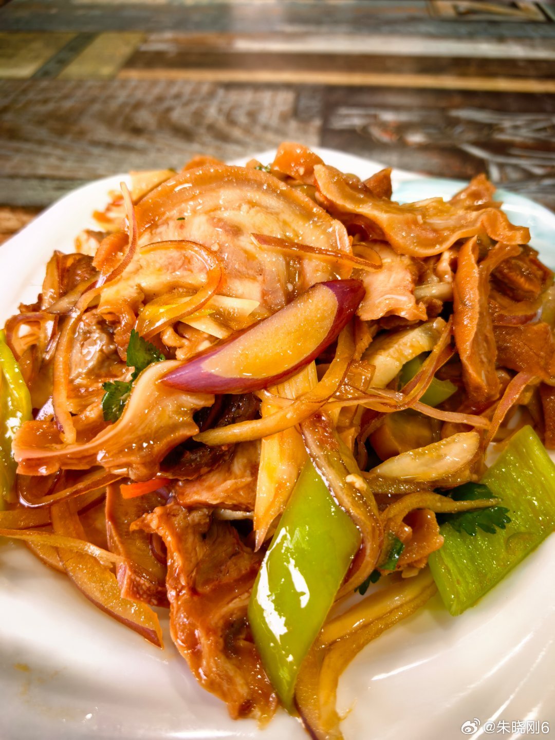 客满对面这家羊汤也不错，这个点也是爆满。自己干了一份炒羊杂，甜辣口 大连·客满全