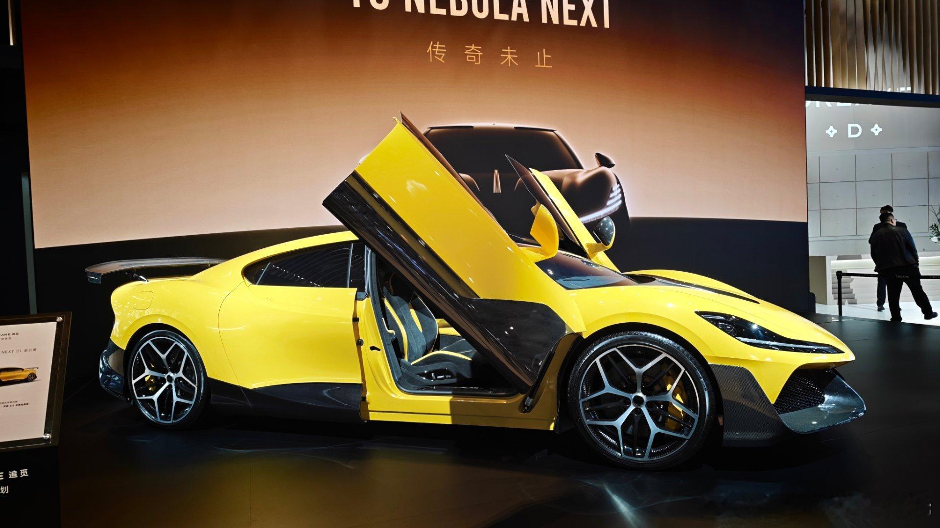 追觅没有拿来山寨库里南，也没有拿来山寨布加迪。虽然展出的车把跑车，对开门，和一些