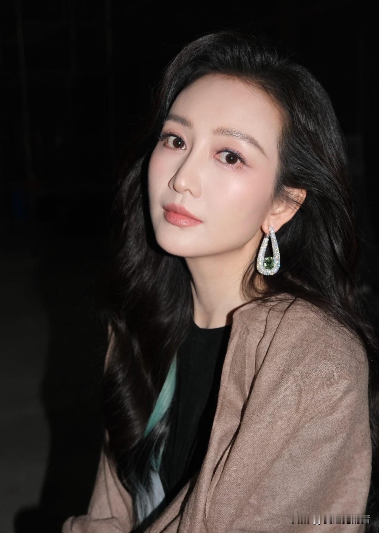 王鸥确实不是一般人，
之所以现在才公开，
不是因为怕被大家骂，而是因为她想保护孩