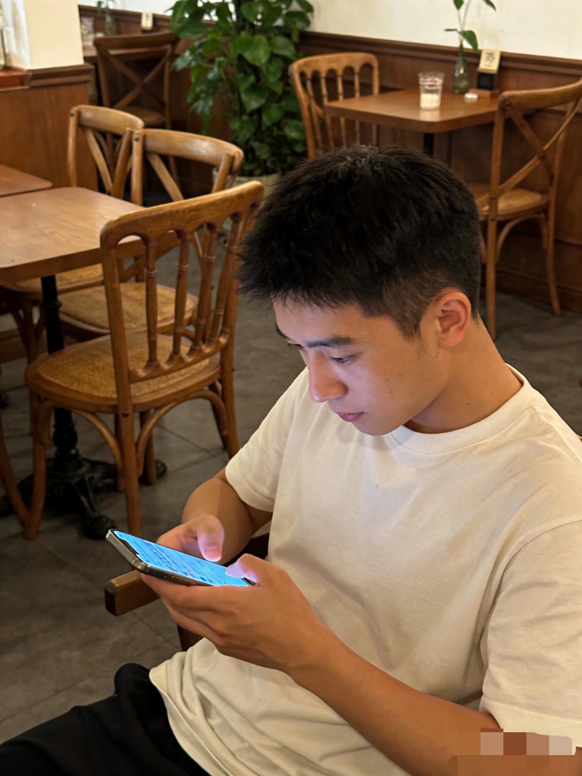 “抢个红包还能坐牢？”深圳一男子就因在群里抢了3万红包赚了1500，结果被判7个