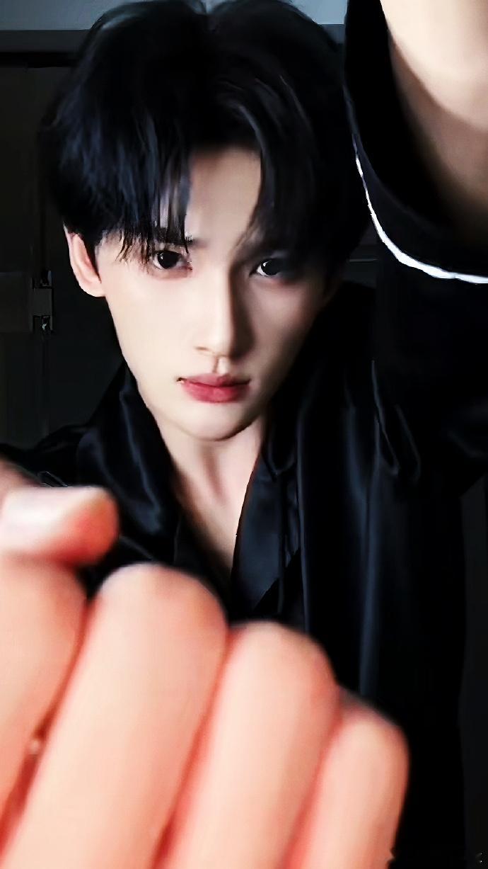 余宇涵红包余宇涵也太会了吧！直播发现金红包，金额从几分到数元不等，不管多少都是心