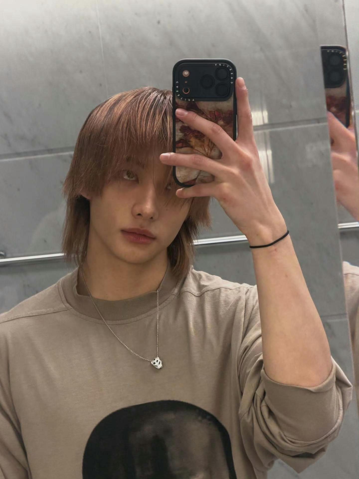 黄铉辰 帅哥ins 更新 🧩🍓🌹 风格大赏