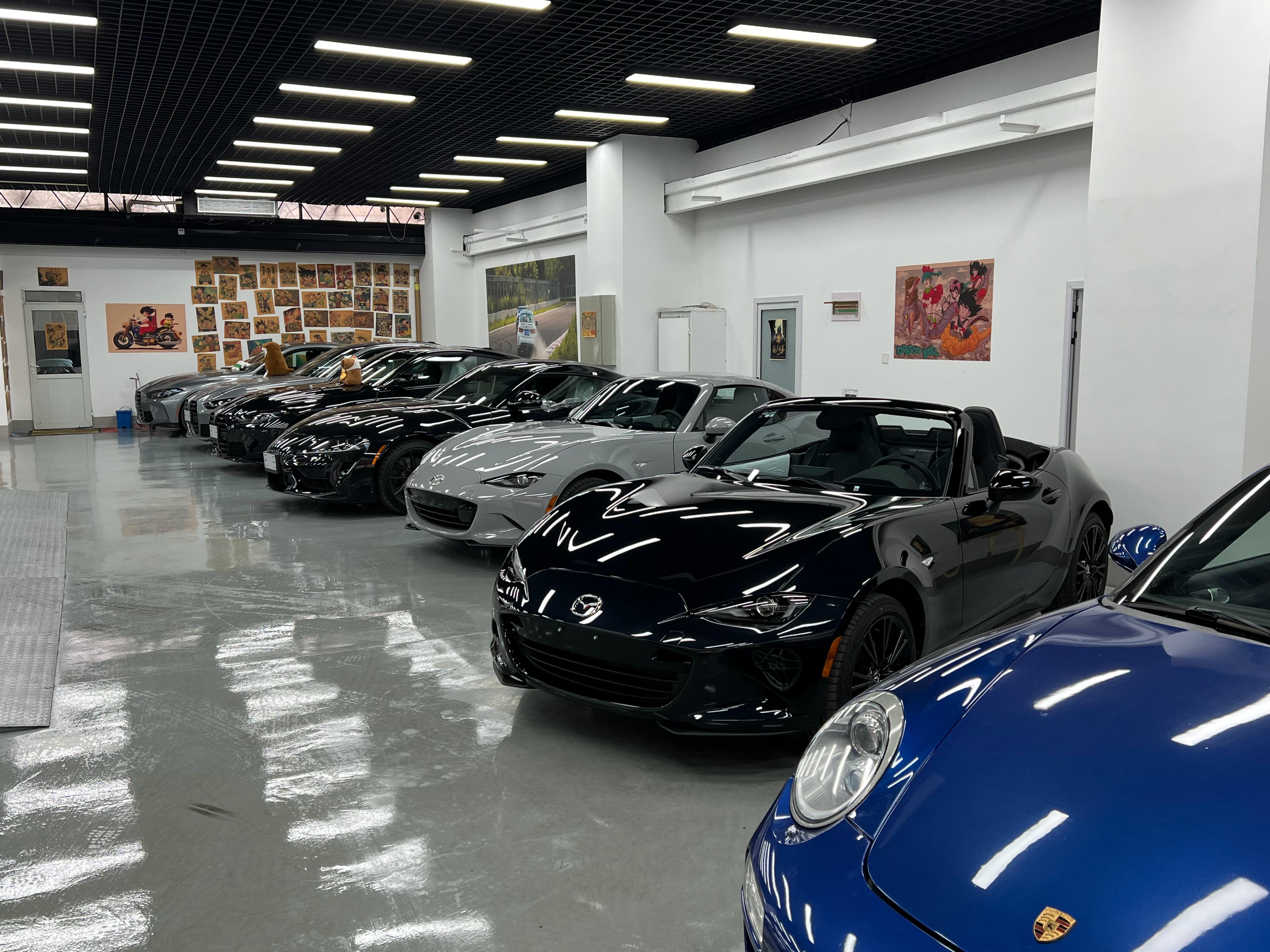 周一是我们打扫卫生的日子捯饬捯饬，准备把Nissan Z停进来番茄炒蛋版，手动挡