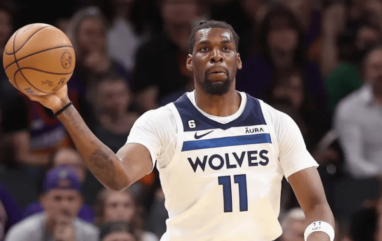 好用！纳兹-里德半场8投4中、三分4中2得到10分3篮板