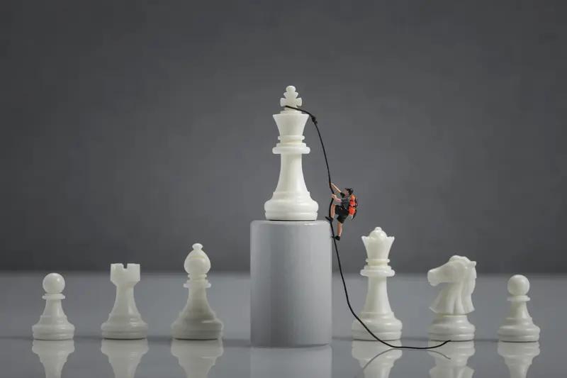 文明的进步如同一条曲折长河，其流淌的方向和速度常受多重力量牵制。

若论“最大阻