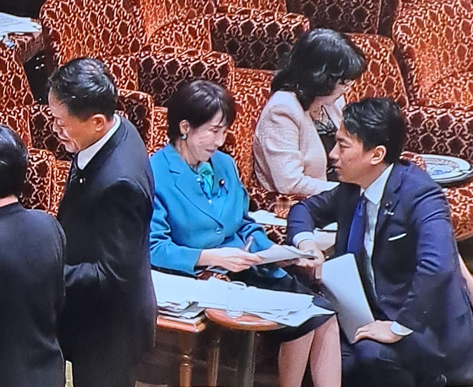 日本议员追问高市早苗挑衅言论是否是个人观点——雅虎日本网站报道，12月16号，日