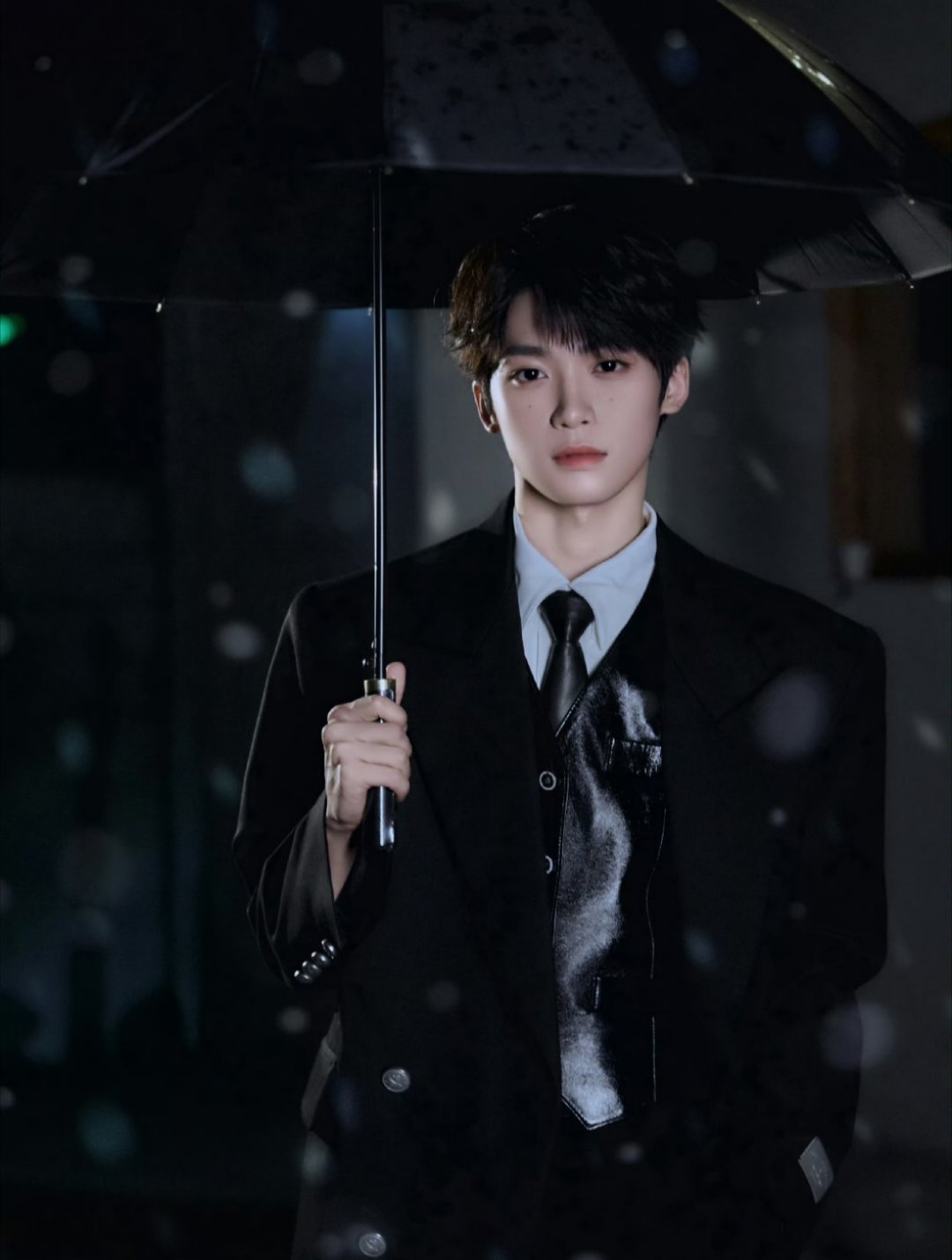 梓渝初雪快乐~ 一定要注意保暖哦以后每个冬天都有YUNI陪你一起过