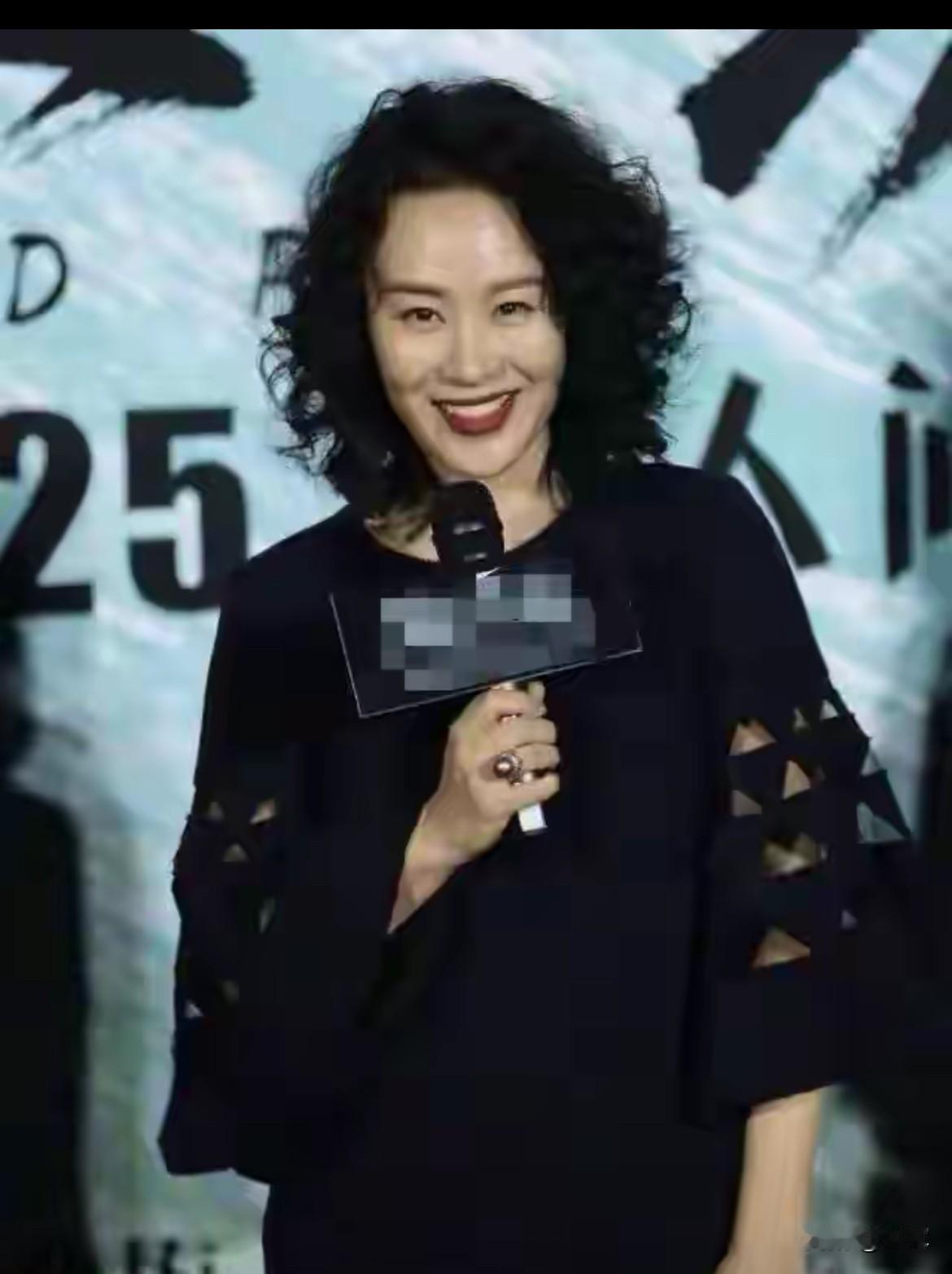 忽然有烫头的冲动了，我看见这个明星烫的羊毛卷很漂亮，也想尝试一下。

现在年轻人