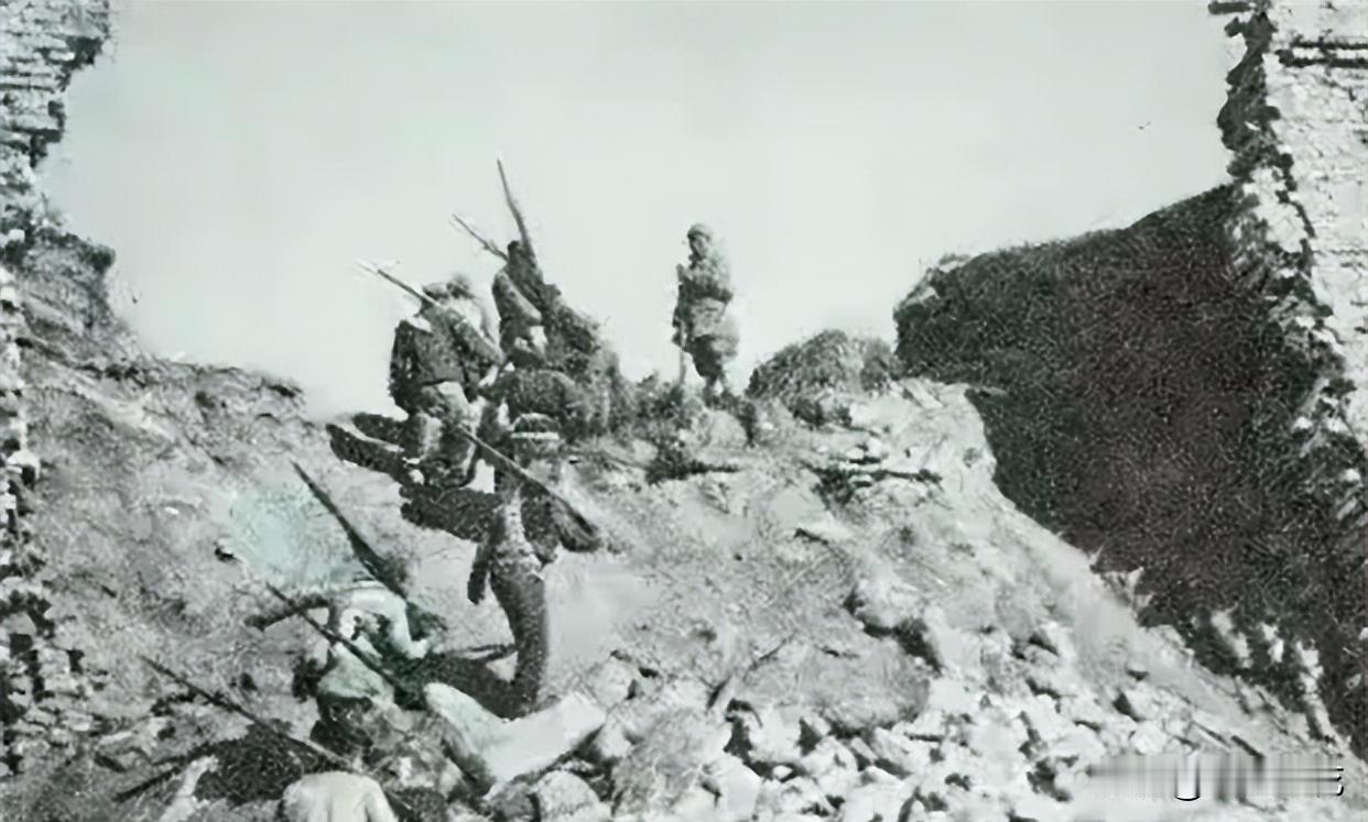 1948年潍县战役，九纵司令员聂凤智十六天攻不下累倒在地，电话交给政委仲曦东：十