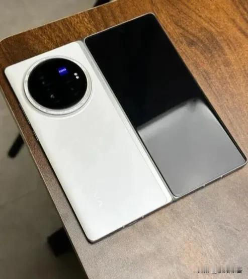 朋友们，你们知道吗？我最近对vivo X fold 3pro简直是着迷了！一直在