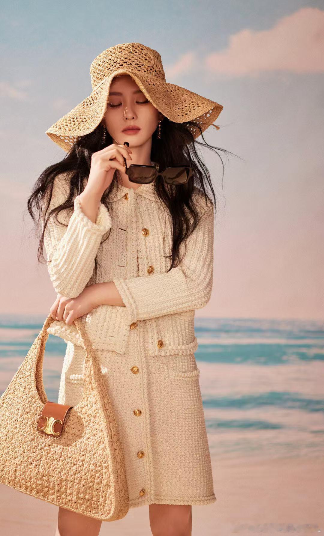 刘诗诗夏日look刘诗诗慵懒海风注入柔软针织啊啊啊啊刘诗诗 ​​​