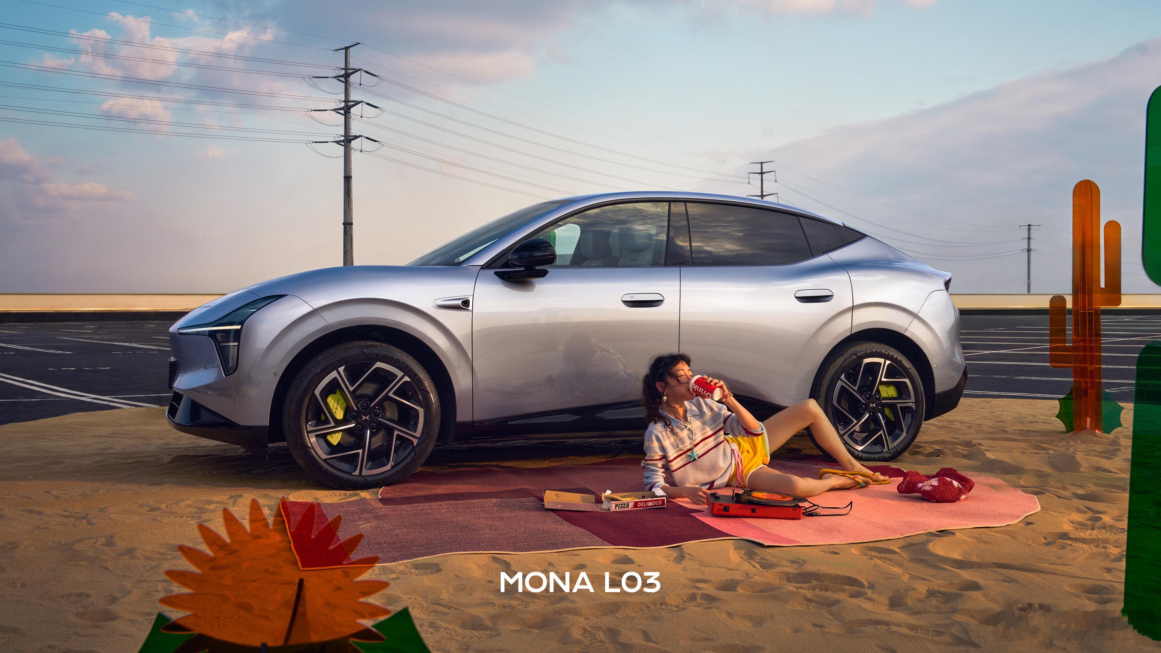 小鹏MONA L03新月银配色来了。同时，这也是小鹏MONA系列首次采用的车色小