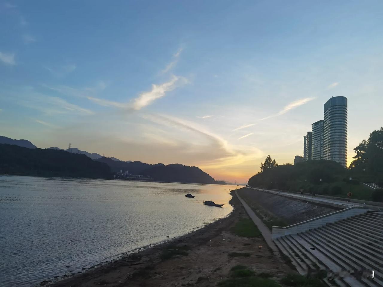 用风景表达你此刻的感受富春江畔晨光最美