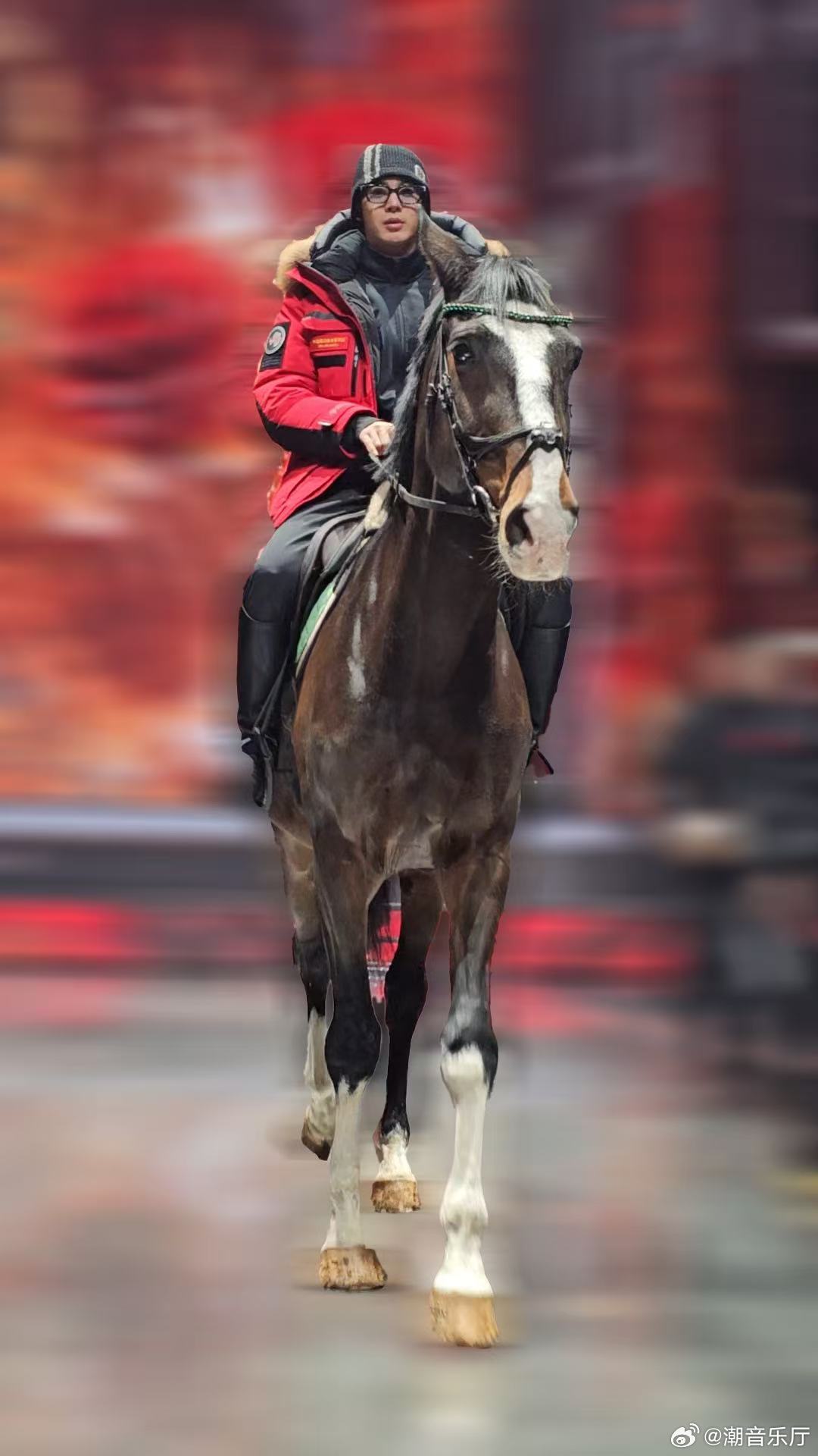 于适骑马上辽宁春晚辽宁春晚辽宁春晚最燃瞬间！于适骑真马登场的少年意气太绝 