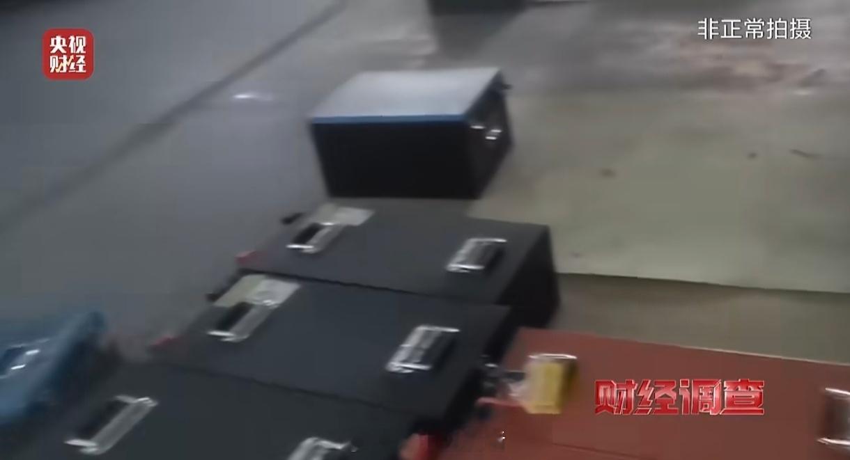 电动四轮代步车竟用翻新电池电动四轮车用翻新电池，是典型的“省钱买隐患”。续航虚标