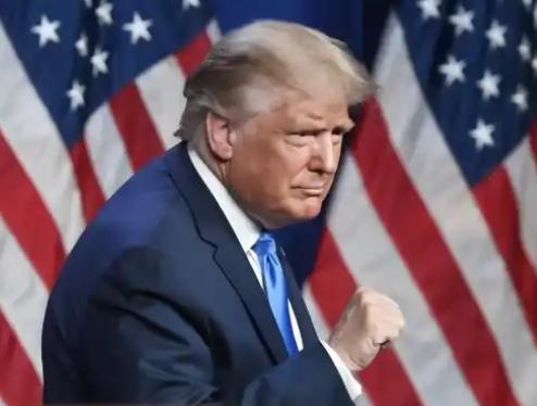 当不成总统了？特朗普为自保，又要对一国家出手，这下惨了！2026年4月13日，特