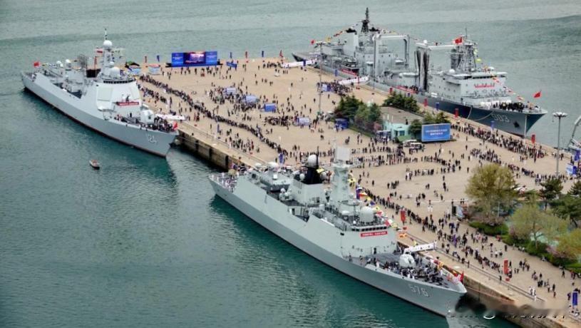 中国允许美日台媒体登上052D驱逐舰参观，引起西方高度关注。

4月21日，中国