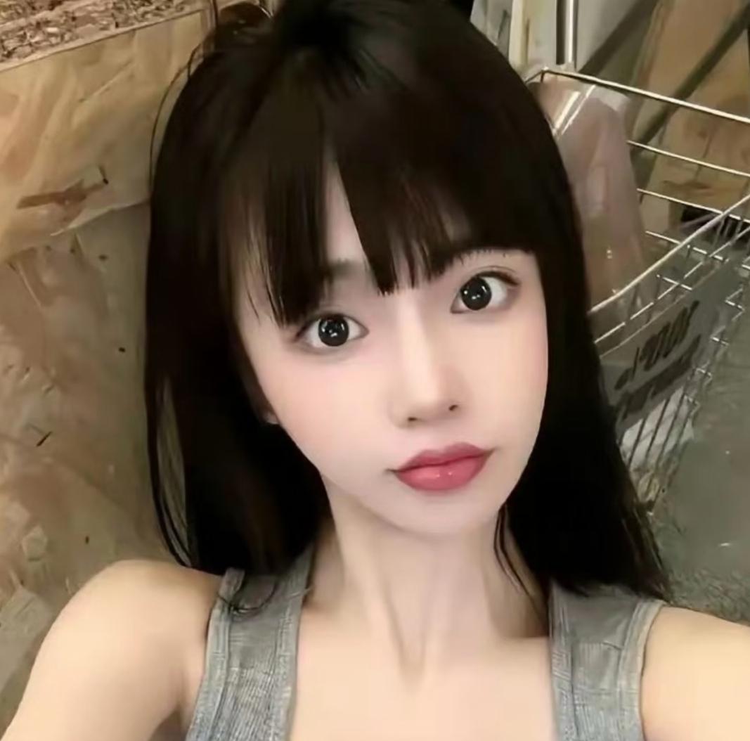 我真的很好奇一件事，
司晓迪背后是有什么很厉害的大佬还是个人魅力太大了？

说实