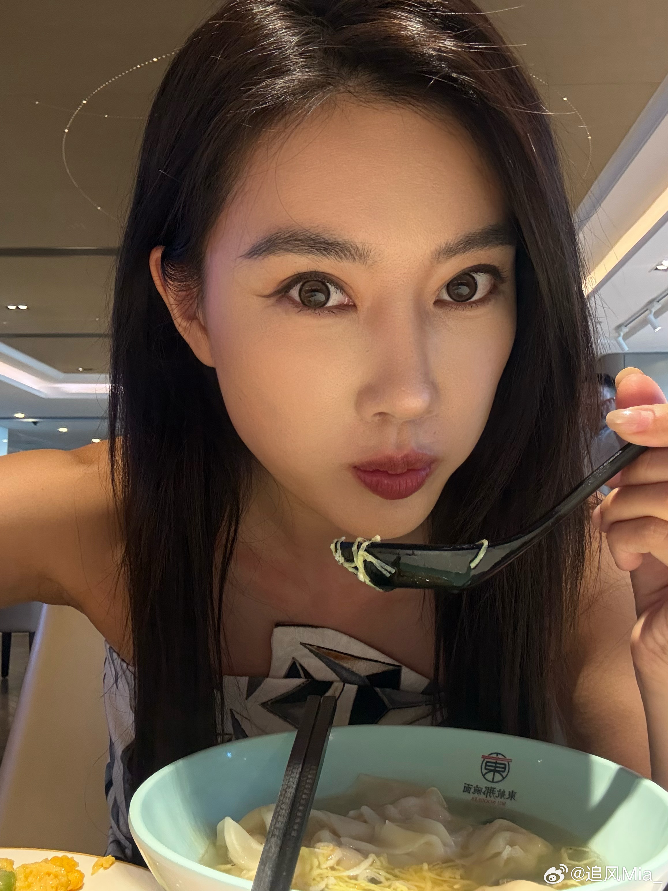 mia的plog时刻 已经两周没回上海了，今天好不容易去了一趟办公室，交代完工作