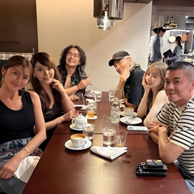 王心凌44岁生日宴曝光!郑元畅一头白发抢镜,状态好到离谱