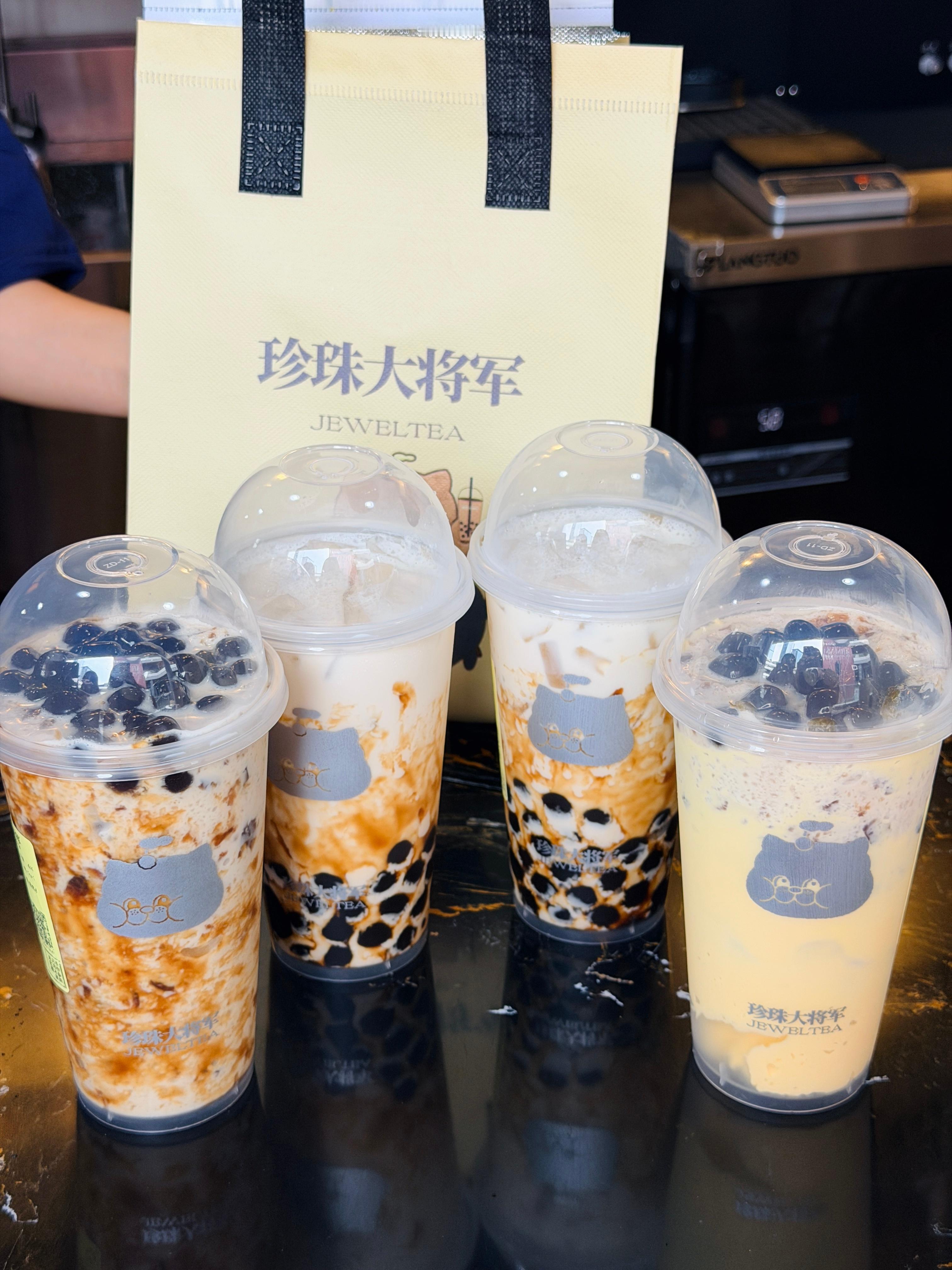 正好在福田，于是到cocopark的珍珠大将军新店买了经典乌龙珍珠奶茶和炸裂珍珠