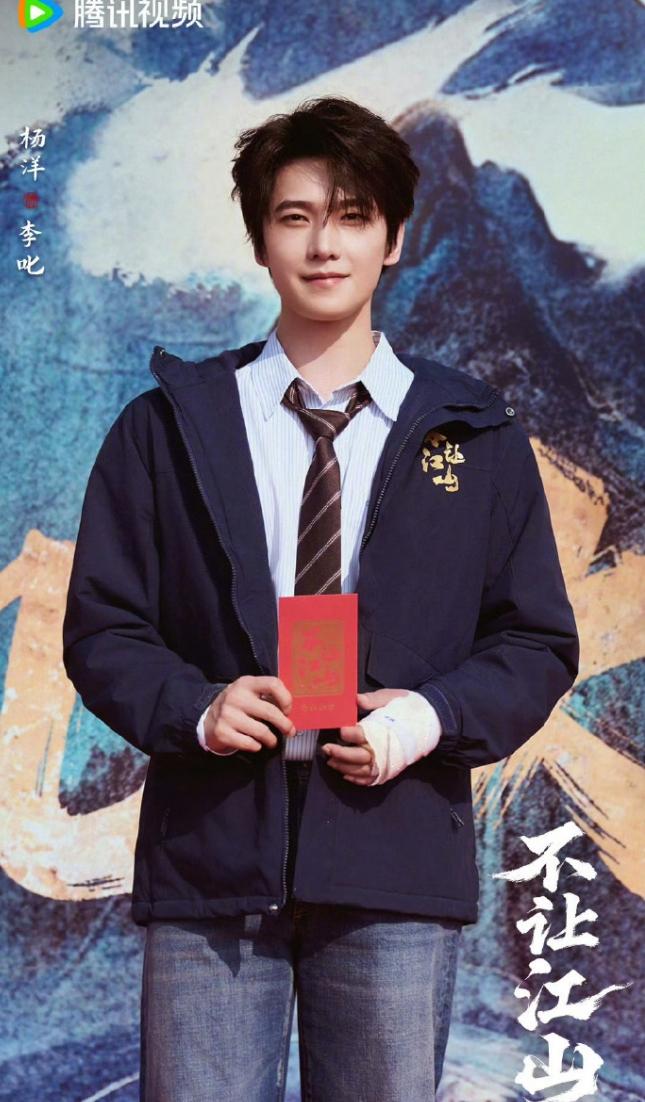 《不让江山》作者取关剧组！
《不让江山》的作者知白24日取关了剧组官博，但是依旧