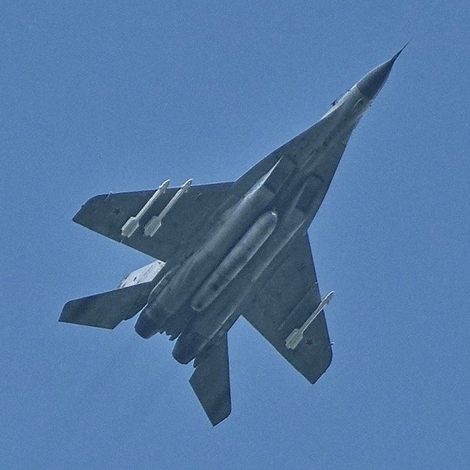 俄罗斯空天军的MiG-29也出来了，之前为了避免敌我识别困难，俄军尽量只让Su系