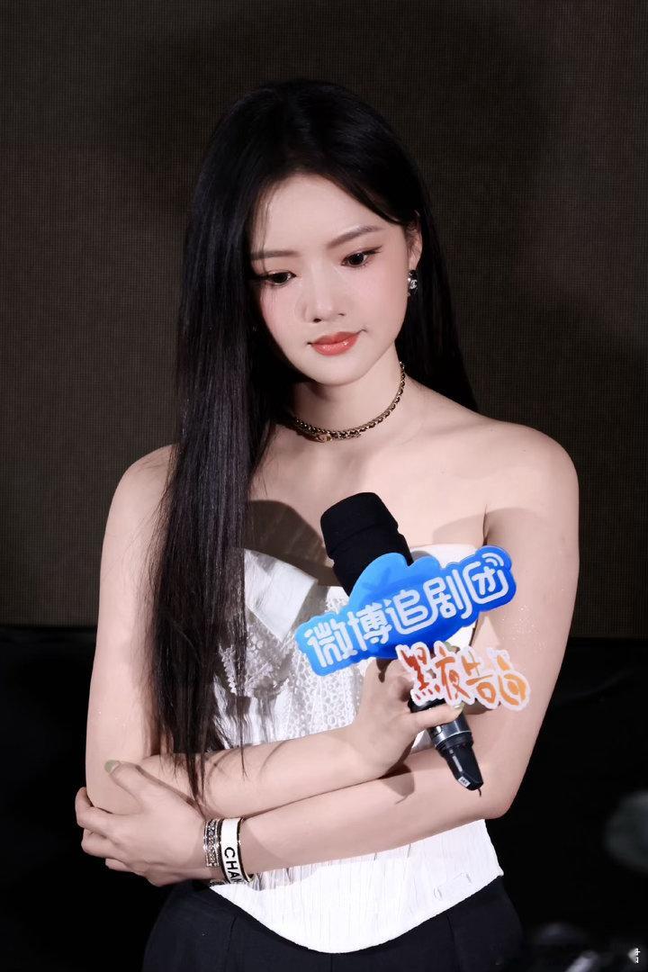 任敏说王鹤棣是自己精神上的妈妈 任敏真的超有梗，脑洞脑洞满满，说话大大方方，软萌