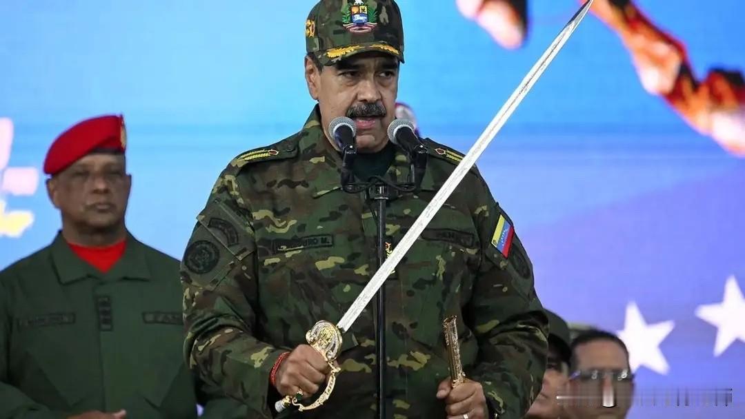 美军转向地面打击，马杜罗高举玻利瓦尔之剑！委内瑞拉局势美军陆路打击美军开展地面行