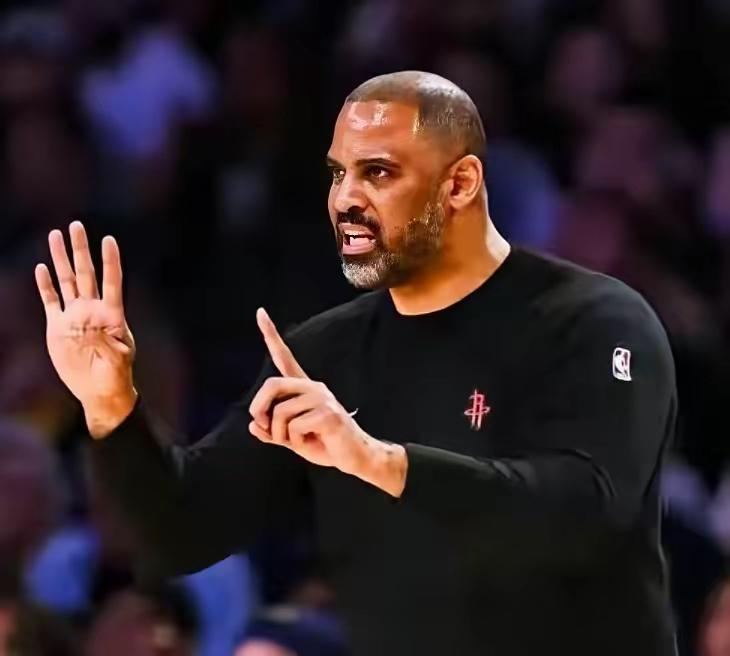 乌度卡这回乖了，输的两场都是提前公布首发，好像在全NBA联盟显摆自己的五大阵容，