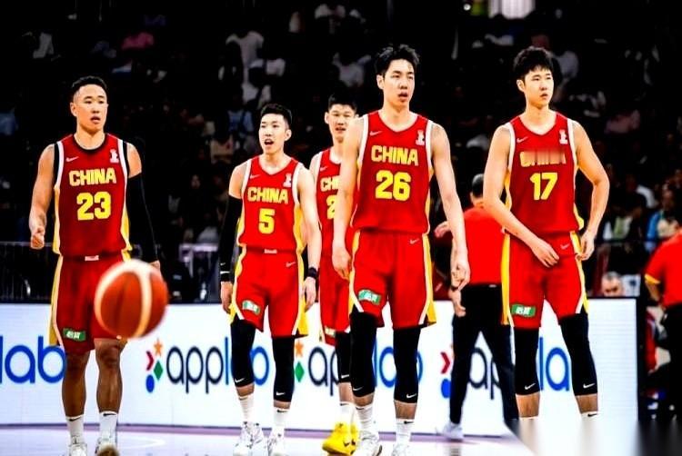 中国男篮在世预赛客场83比57拿下了卡塔尔。这场26分的大胜，不光把对手直接打服