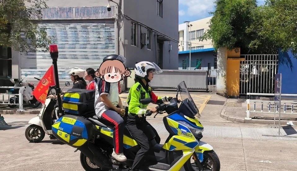 【考生忘带考试文具心急落泪 浦城女骑警火速护航暖心助考】一年一度的中考正在有序进