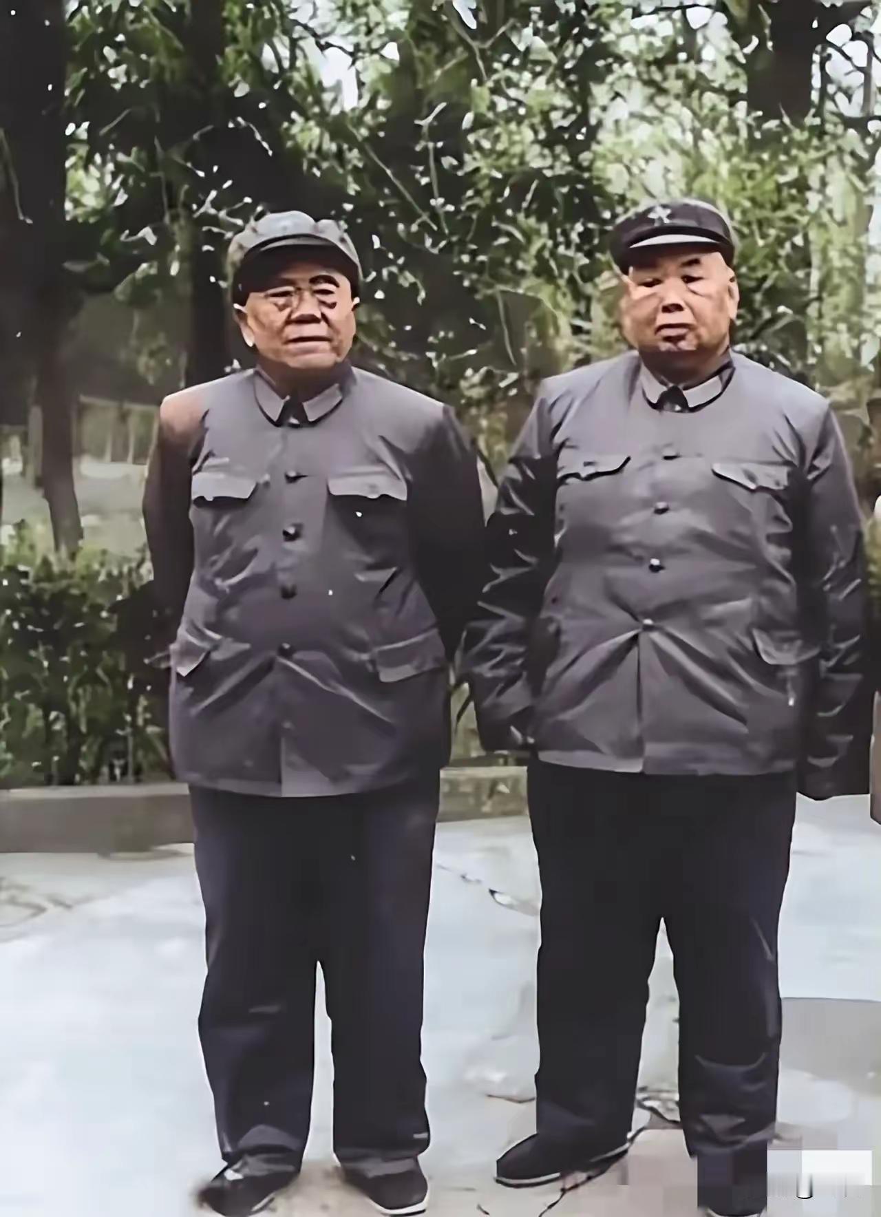 历史不会忘记，能认出这两位老前辈都是谁吗？