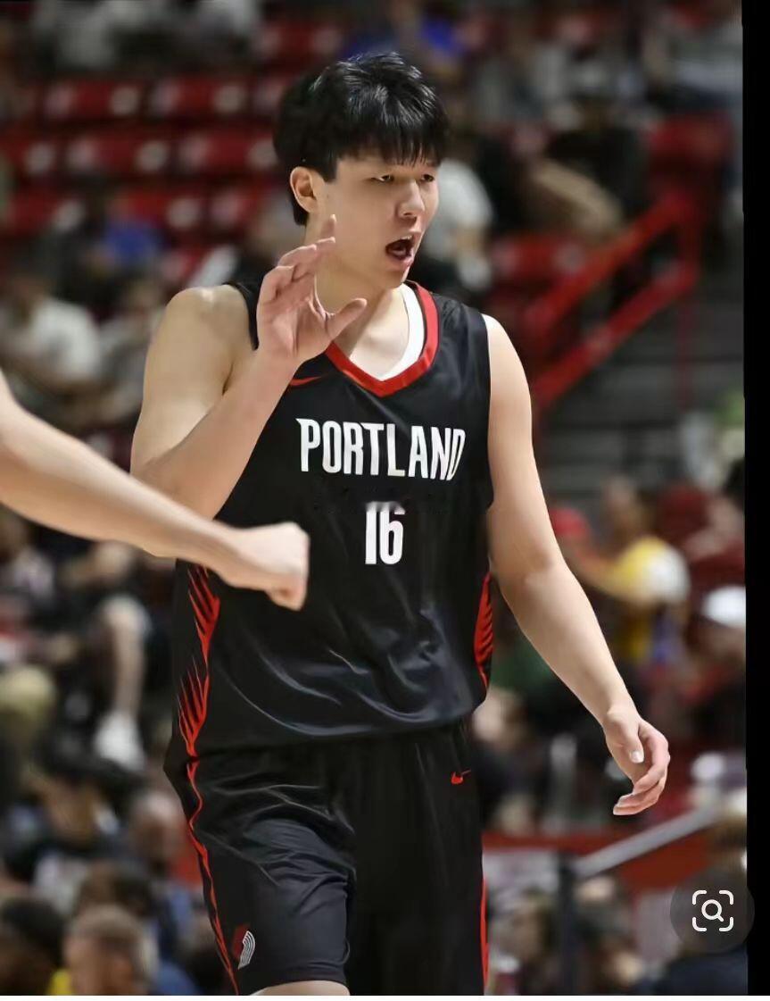 杨瀚森首秀未来可期！杨瀚森化身“国产约基奇”，今天被他的夏联首秀狠狠惊艳到了！ 